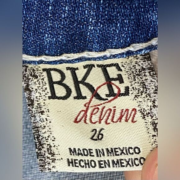 BKE Starlite Low Rise Denim Shorts 26 Stretch Distressed Embroidered EUC - Picture 7 of 12